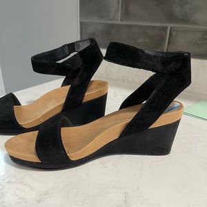 Lucky Brand brand new two tone 2 1/2 inch heels